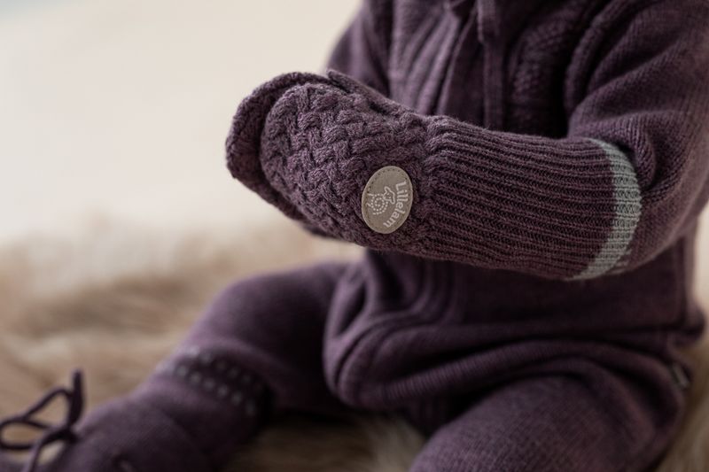 Lillelam votter ull classic plomme